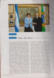 Reportagem que destaca a carreira e a entrega das credenciais da embaixadora Vitoria Cleaver na Nicarágua.